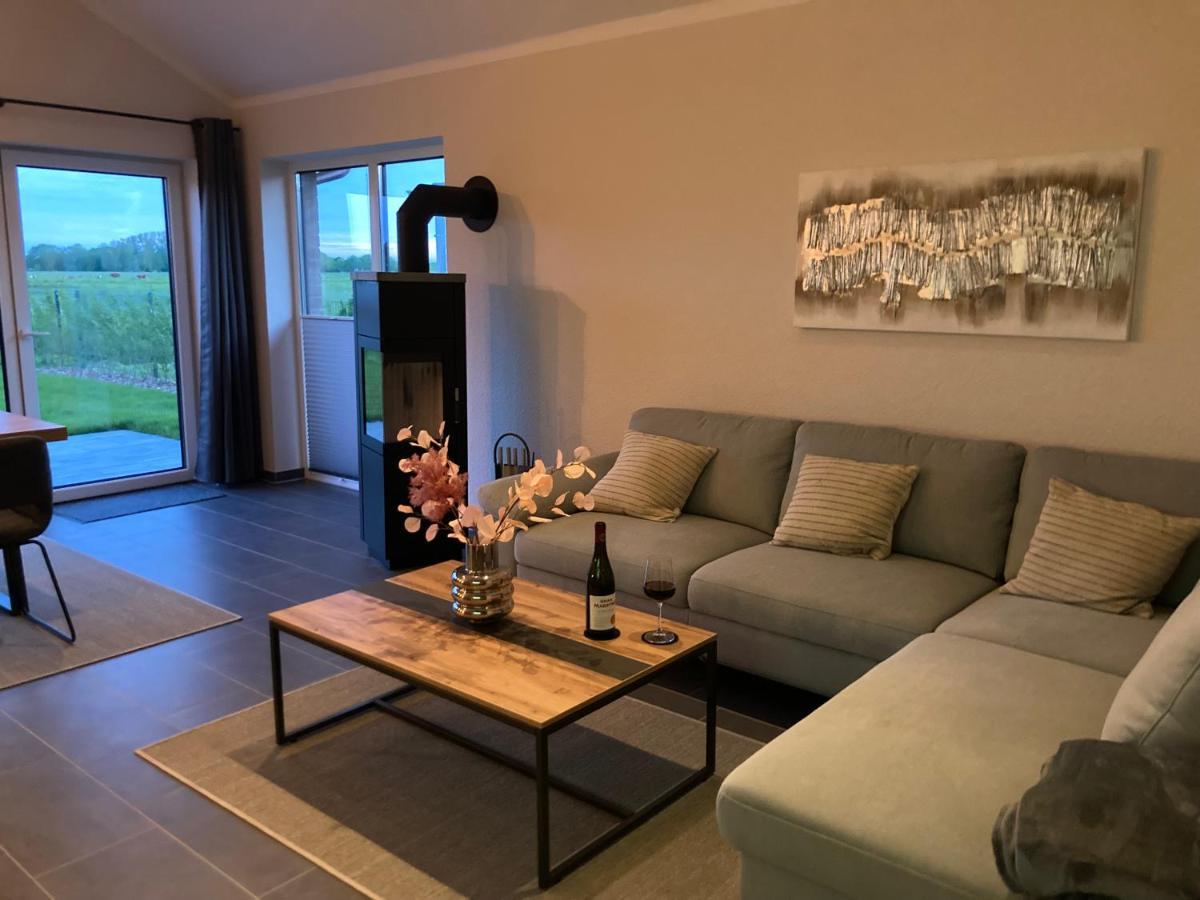 Watt'N Blick - Hundefreundliches Ferienhaus Mit Ausblick Ueber Die Wiesen Bis Zum Deich Schweiburg Esterno foto